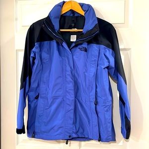 Like new Womens Northface ski winter lined jacket.